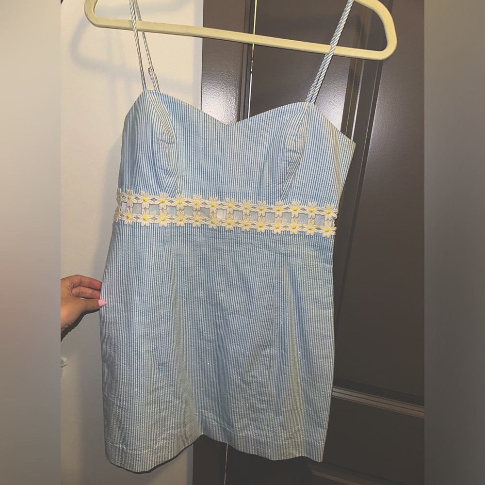 Lilly Pulitzer Blue and White seersucker daisy dress, size 6